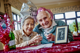 PLATINUM PAIR CELEBRATE ANNIVERSARY AT STOURBRIDGE NURSING HOME